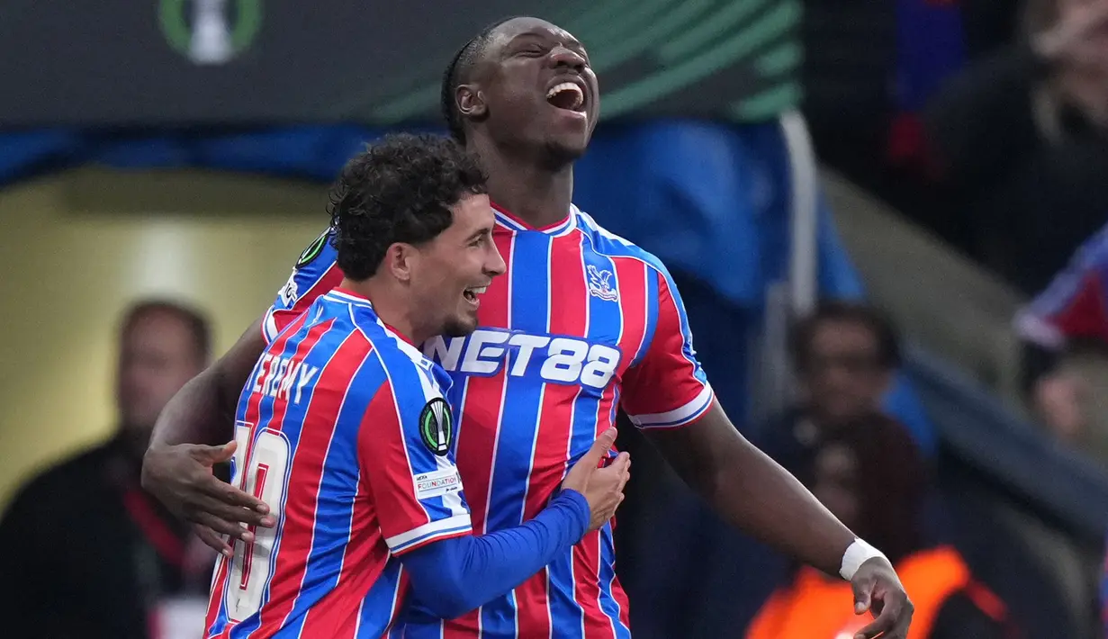 Ini menjadi final Conference League pertama Crystal Palace. Mereka akan melawan Rayo Vallecano di Red Bull Arena, Leipzig, Jerman, Rabu (27/05) mendatang. (AP Photo/Alastair Grant)