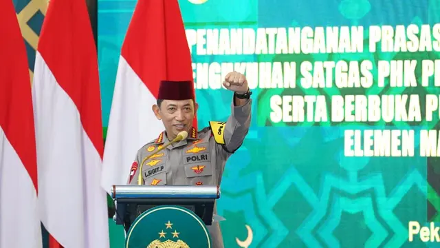 Kapolri Jenderal Polisi Listyo Sigit Prabowo meresmikan renovasi Masjid Al-Adzim Mapolda Riau dalam rangkaian kunjungan kerja dan Safari Ramadan di Pekanbaru, Selasa (17/3/2026) (Istimewa)