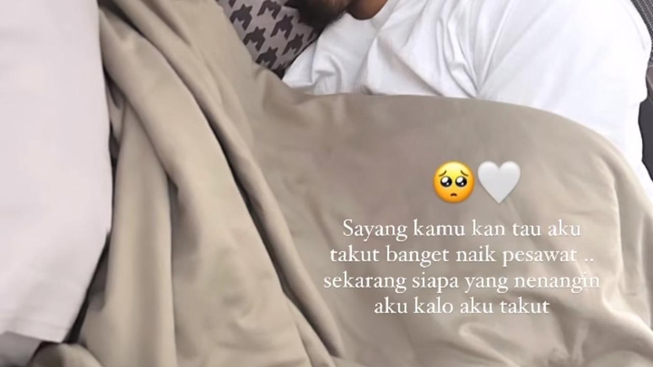 Saat membagikan video dan foto kenangan Kamari bersama sang ayah, ibu satu anak tersebut tampak mengingat kembali momen kebersamaan mereka.<br><br>