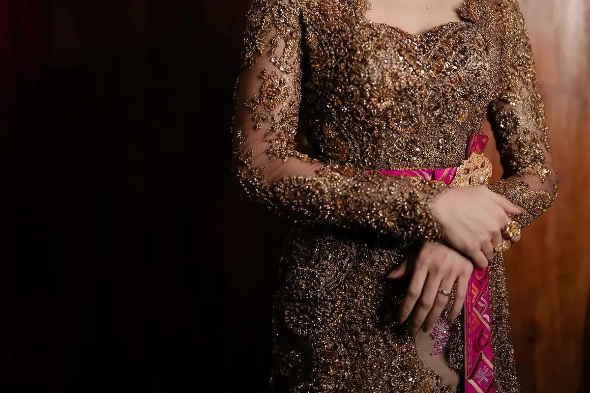 Detail Kebaya Mepamit Mahalini Raharja yang Pertegas Identitas Sebagai Perempuan Bali, Ada Bordir Pura di Punggung