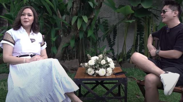Boy William saat mengobrol dengan Maia Estianty. (Foto: YouTube Maia AlElDulTV)