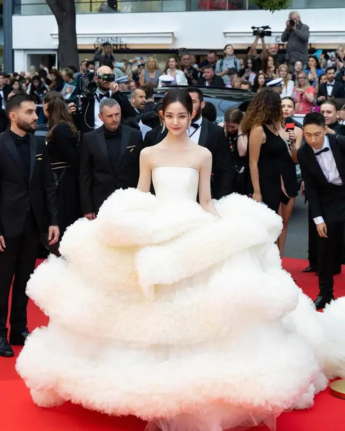 6 Gaya Seleb Terang-terangan Langgar Aturan Cannes 2025, dari Heidi Klum den hingga Bella Hadid