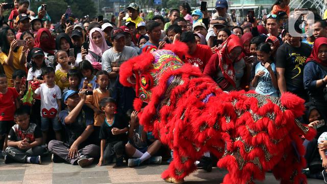Barongsai Hibur Pengunjung CFD