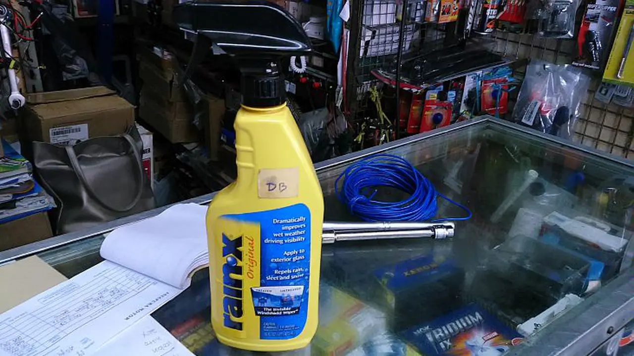 Cairan Ajaib Biar Kaca Mobil Selalu Bening