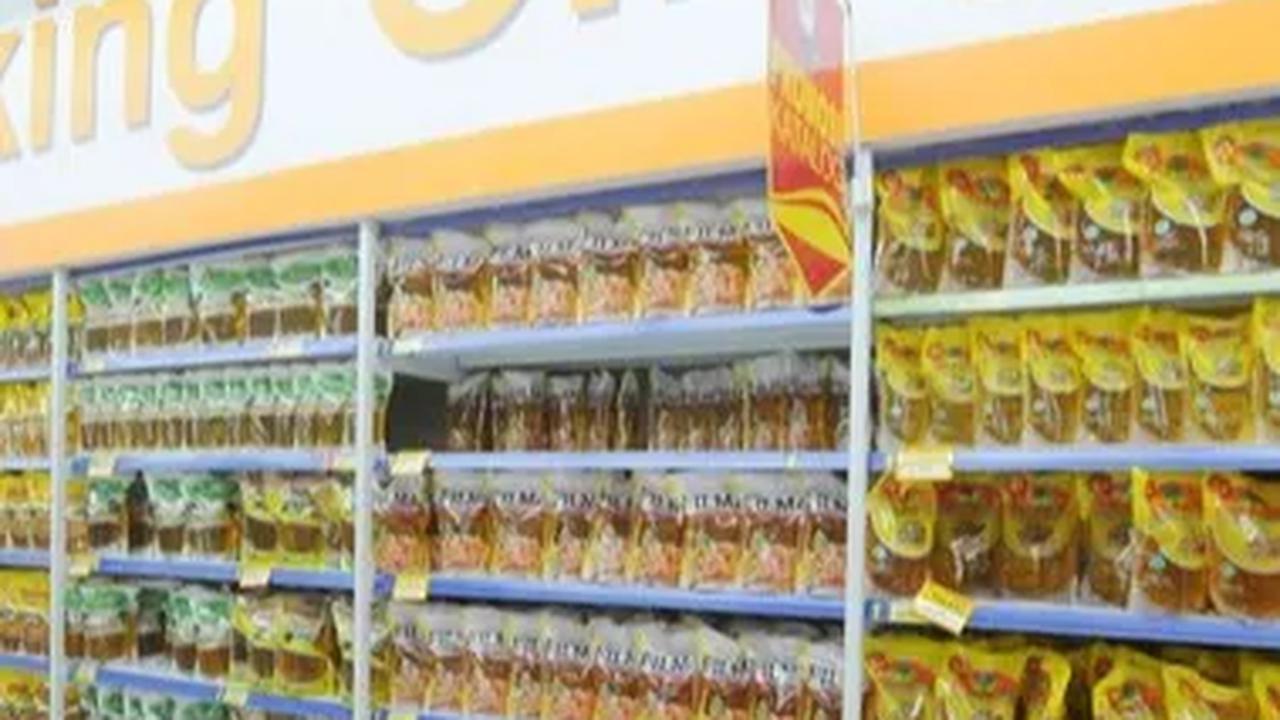 Kemudian, langkah keempat, Aprindo akan menghentikan pembelian minyak goreng oleh perusahaan peritel kepada distributor minyak goreng, jika tidak ada ketidakpastian terkait rafaksi.