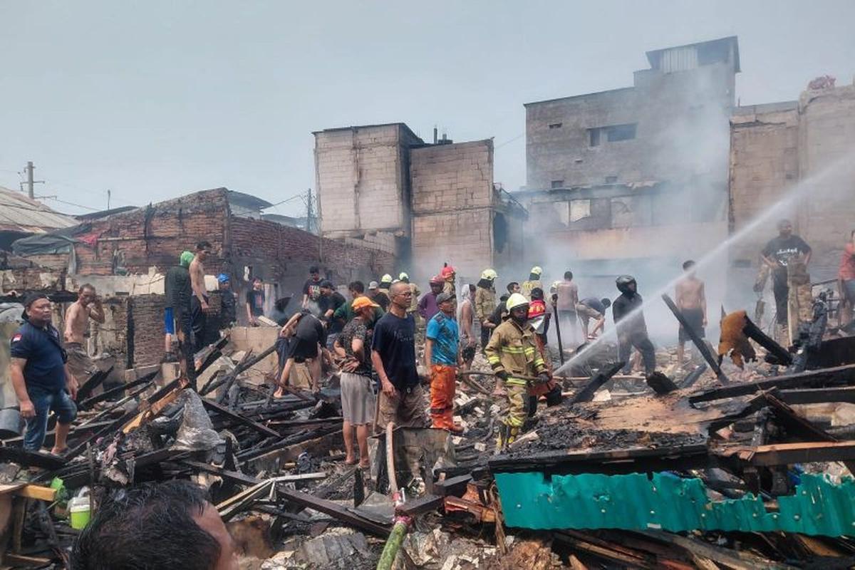 Kebakaran di Ancol Hanguskan 20 Rumah Pagi Ini