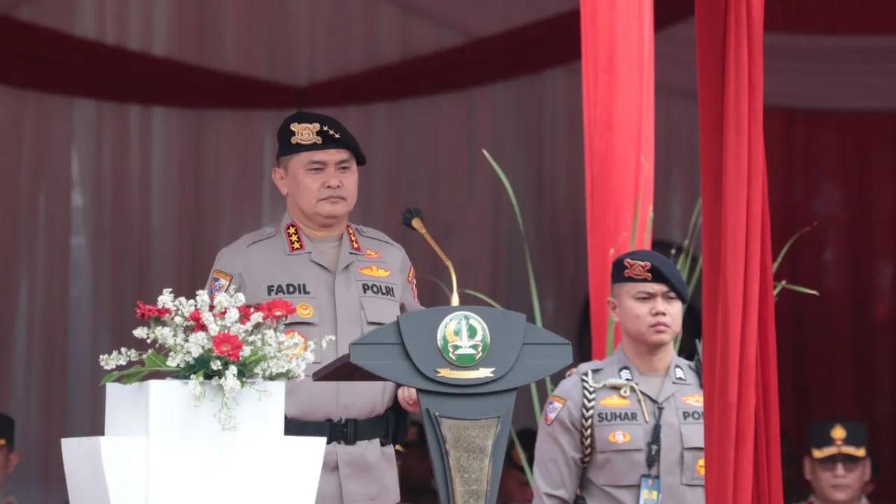 Pati Polri yang berpengalaman di bidang reserse ini sekarang menjabat sebagai Kepala Badan Pemelihara Keamanan (Kabaharkam) Polri.