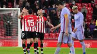 Pemain Athletic Bilbao merayakan kemenangan atas Barcelona pada 16 besar Copa del Rey di Stadion San Mames, Jumat (21/1/2022) dini hari WIB. (AFP/Cesar Manso)