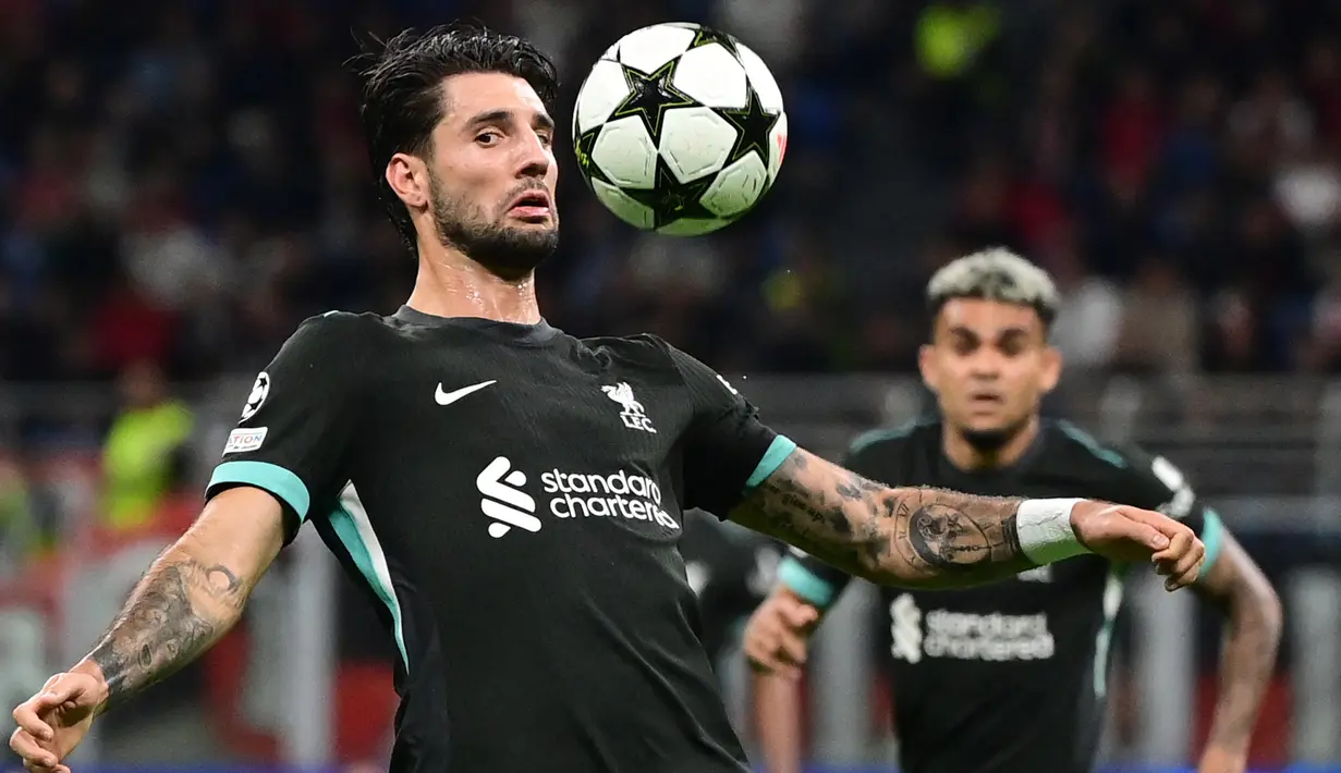 Pada menit ke-67, Liverpool berhasil menambah keunggulan menjadi 3-1. Setelah sebuah serangan yang dibangun The Reds berhasil dituntaskan Dominik Szoboszlai. (PIERO CRUCIATTI/AFP)