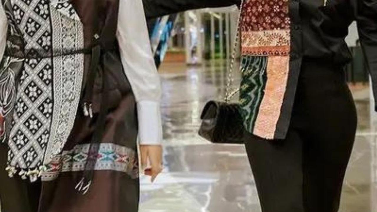 Kahiyang dan Erina sering terlihat hadir bersama di acara fashion show desainer Indonesia. Terbaru, mereka mengenakan pakaian dari Mel Ahyar.