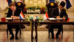 Keduanya melakukan pertemuan bilateral di Gedung Pancasila, Jakarta Pusat. (Yasuyoshi CHIBA/AFP)