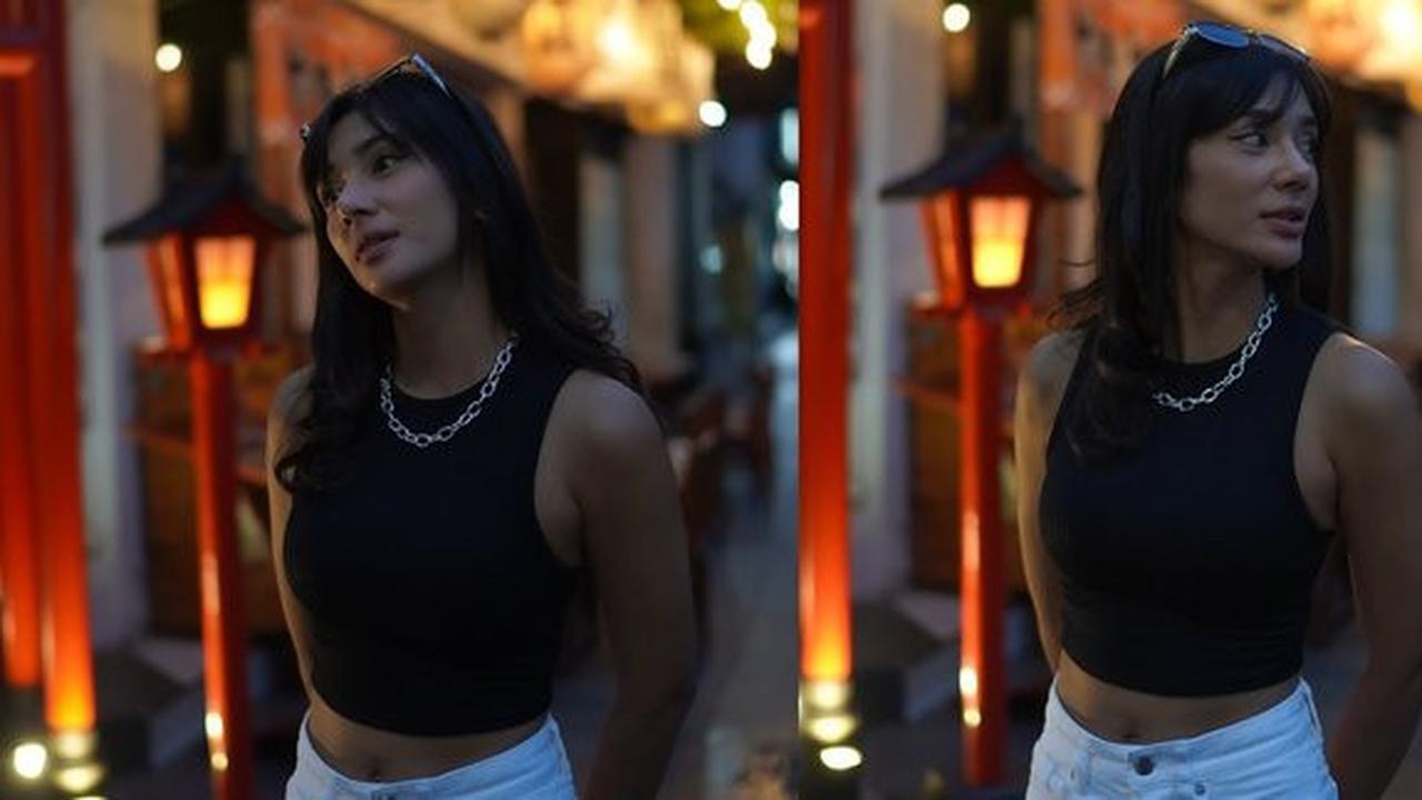 Potret Terbaru Fanny Ghassani, Cantik dan Memesona dengan Outfit Tank Top Crop Hitam