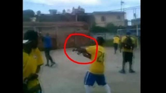 Kejadian unik terjadi di Brazil kala pertandingan persahabatan di Favela, Rio de Janeiro. Ketika timnya berhasil mencetak gol mereka menembakkan senjata dengan AK-47 ke arah rumah penduduk di Vila Aliança di barat kota.