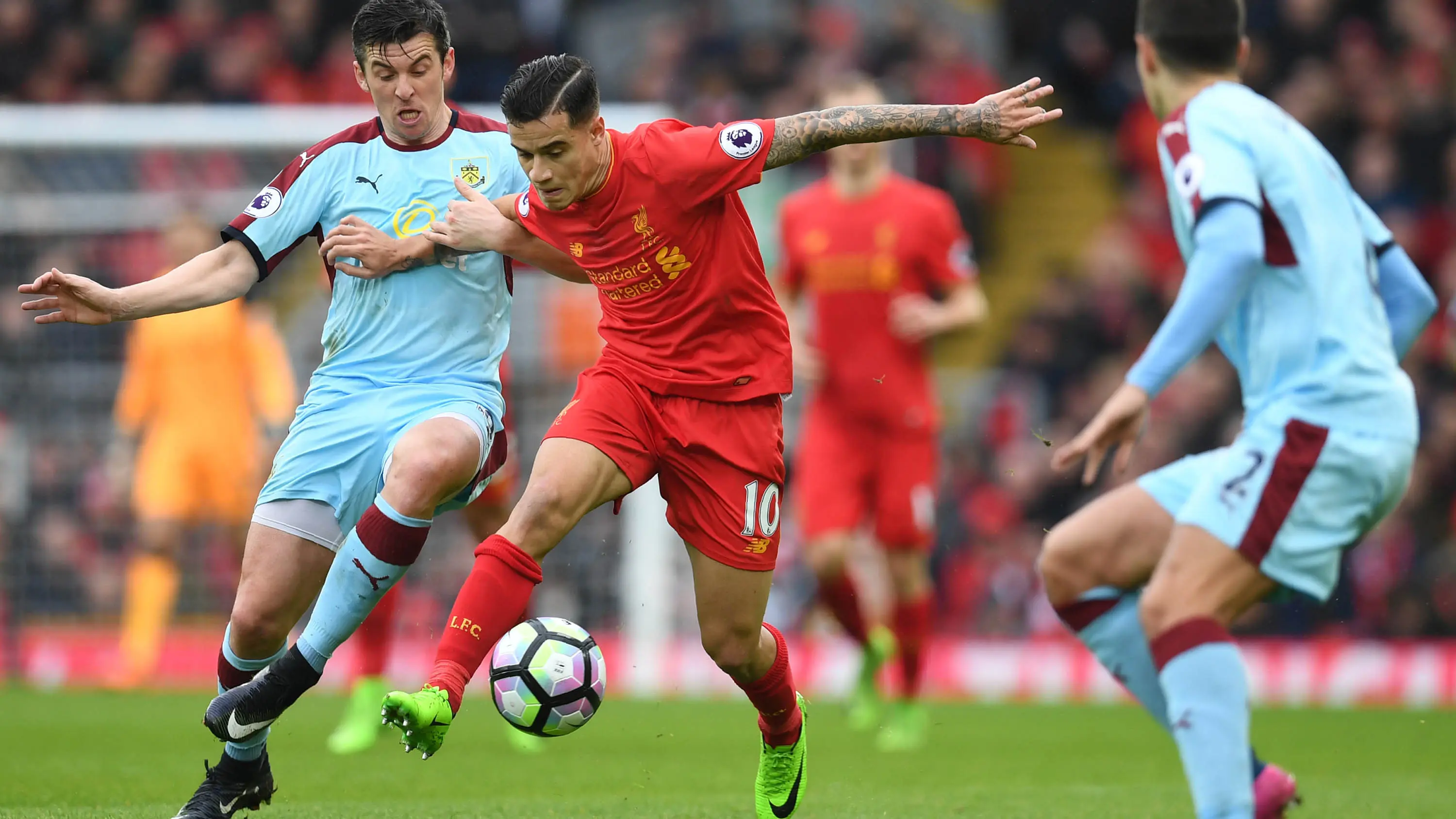 Philippe Coutinho bisa mengisi berbagai posisi di tim. (AFP/Paul Ellis)