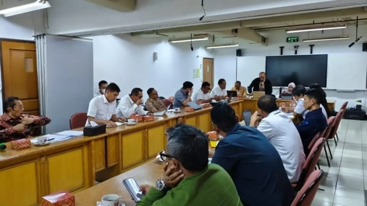 Suasana diskusi Prodi Kajian Terorisme membahas implementasi KUHP terkait tindak pidana mengenai ideologi negara (Istimewa)