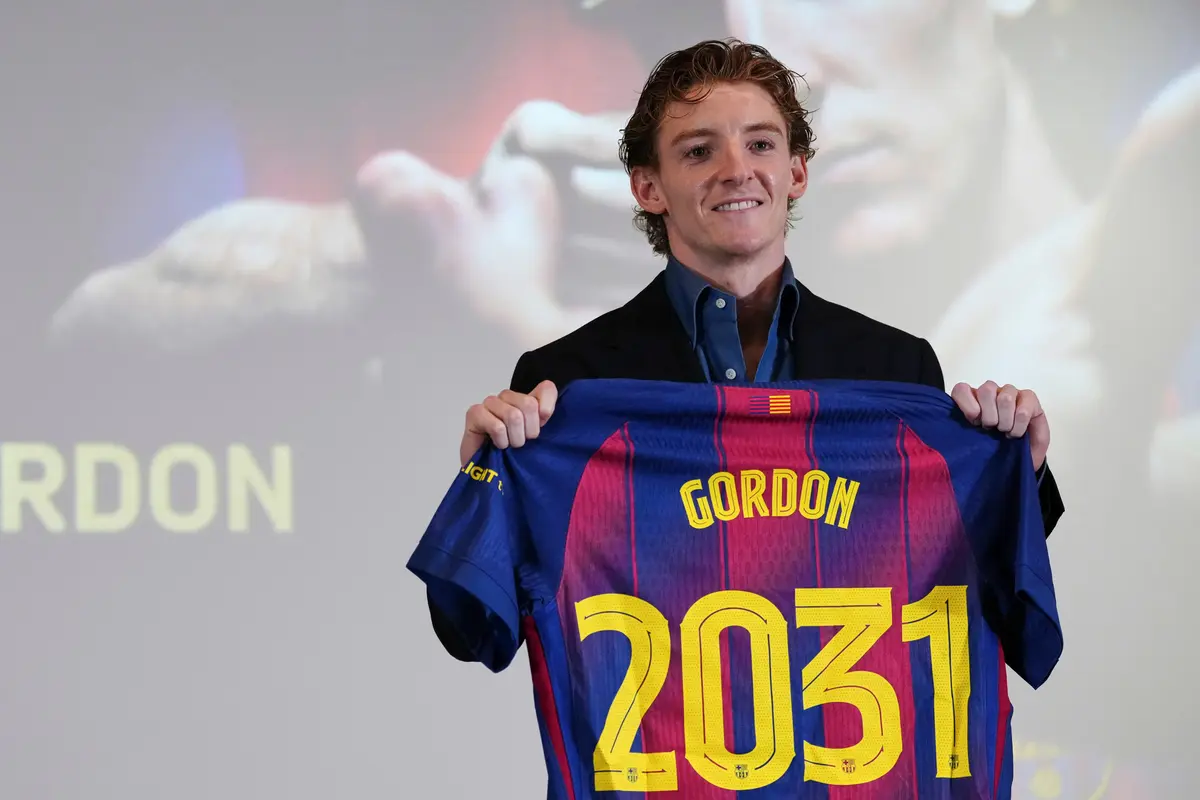 Foto: Barcelona Resmi Perkenalkan Anthony Gordon Sebagai Pemain Baru