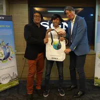 Sony Indonesia mengumumkan Langit Diwangkara sebagai pemenang “Sony Eco Shopping Bag Design Contest.” | Fleishman Hillard