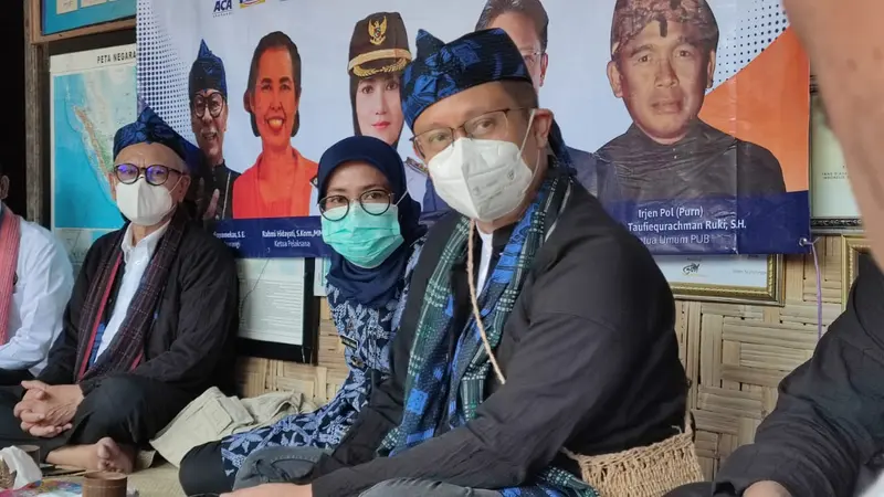 Menkes Budi tinjau vaksinasi pada masyarakat adat Baduy pada Kamis,14 Oktober 2021. (Foto: Fitri Haryanti/Liputan6.com)