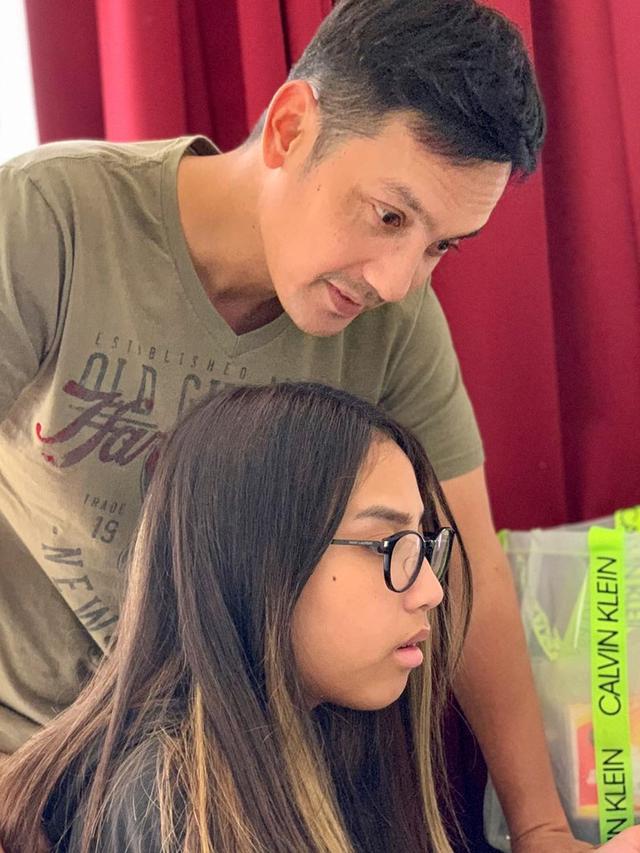 6 Potret Kebersamaan Gunawan Sudrajat dan Putrinya, Penuh Kehangatan