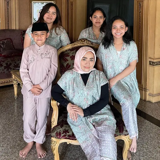 Potret Terbaru Dewi Nurmania Putri Sulung Muzdalifah, Paras Cantiknya Pernah Disebut Mirip Raisa