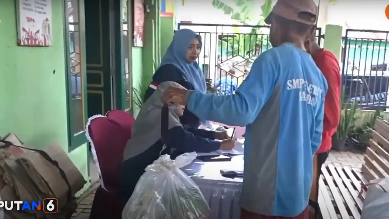 Warga Wonosobo bayar pajak pakai sampah