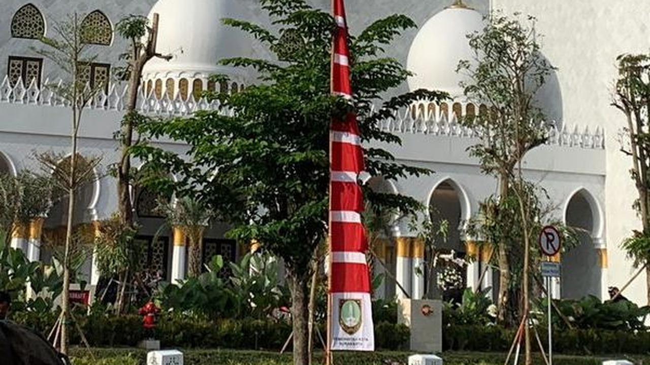 Di Balik Keindahan Masjid Sheikh Zayed Solo