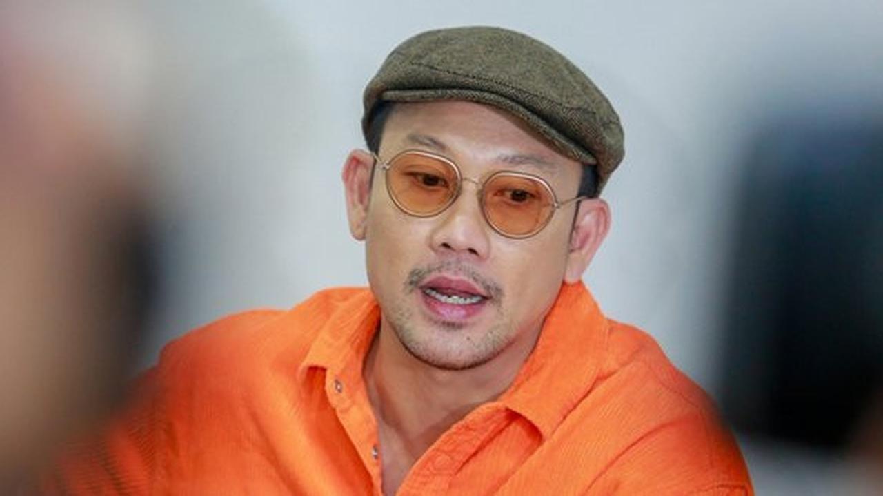 Denny Sumargo mengundang Vadel Badjideh ke podcast-nya karena terlibatnya Nikita Mirzani dalam konflik dengan Lolly