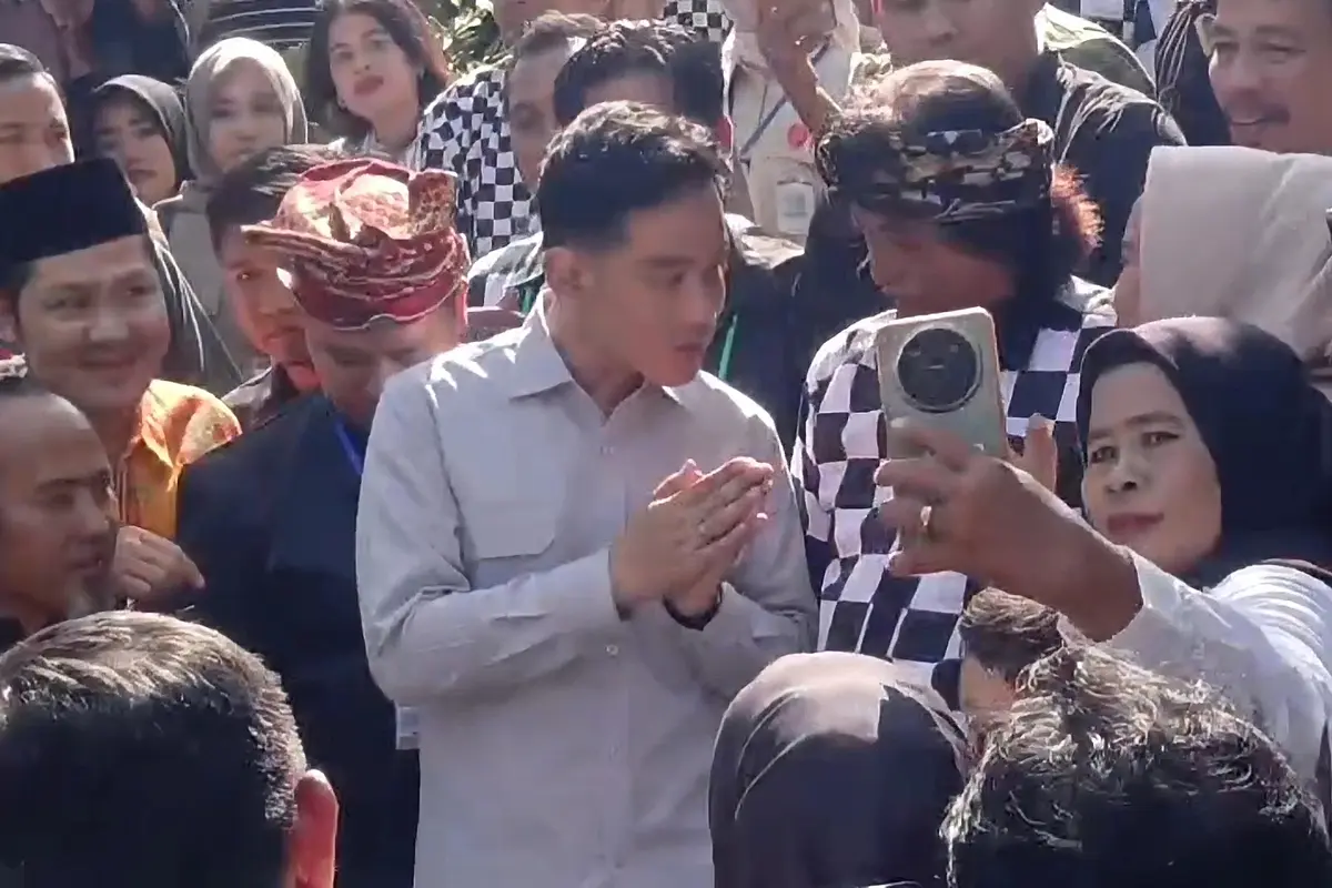 Gibran Datangi Warga Lampung Timur, Sampaikan Permintaan Maaf Jokowi usai Kunjungan Batal