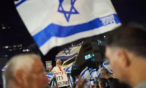 Ribuan warga Israel menggelar demonstrasi besar-besaran menentang pemerintah di Tel Aviv, Sabtu (24/10/2026). (AP Photo/David Goldman)
