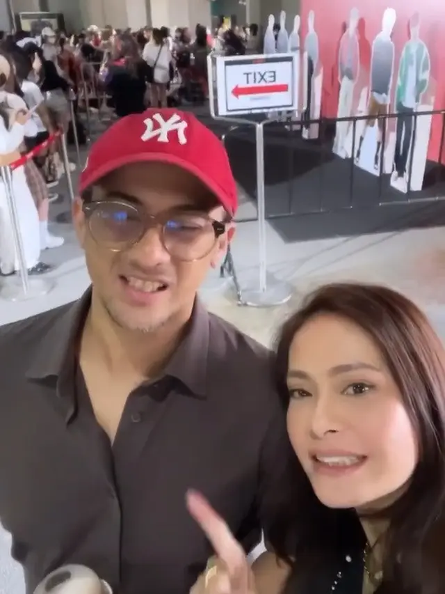 Ersa Mayori dan Otto Djauhari menemani putri mereka nonton konser ENHYPEN. (Foto: Instagram Stories Ersa Mayori)