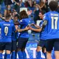 Timnas Italia berselebrasi dalam laga kontra Lithuania di Kualifikasi Piala Dunia 2022 zona Eropa, Kamis (9/9/2021) dini hari WIB. Italia menang telak 5-0 atas Lithuania. (Vincenzo PINTO / AFP)