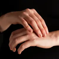 Hilangkan bekas luka dengan silicone scar sheet (Foto: Freepik.com)