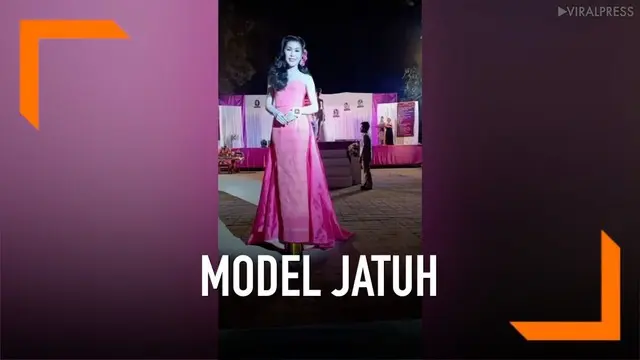 Seorang model mengalami insiden memalukan saat mengikut kontes kecantikan di Thailand. Ia terjatuh di hadapan juri dan penonton karena sepatu hak tinggi yang digunakannya.