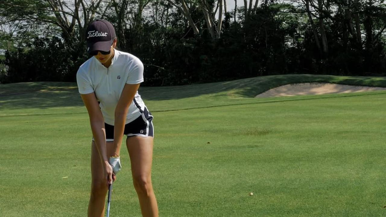 Kegiatan Olahraga Anya Geraldine, Yoga Elegan hingga Tantangan Golf Tuai Pujian Netizen