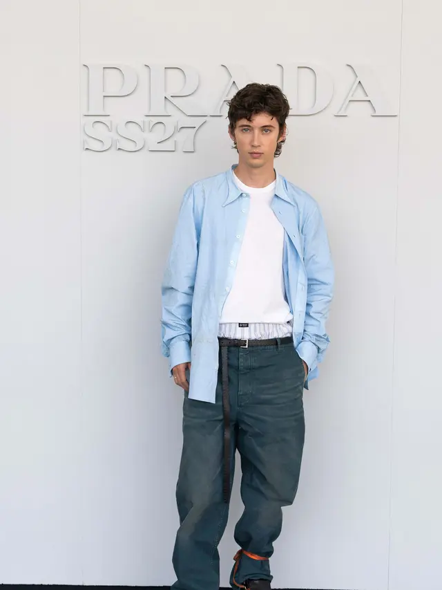 ENHYPEN hingga Jaehyun NCT Tampil Curi Perhatian di Prada Menswear Spring/Summer 2027 "Clarity"