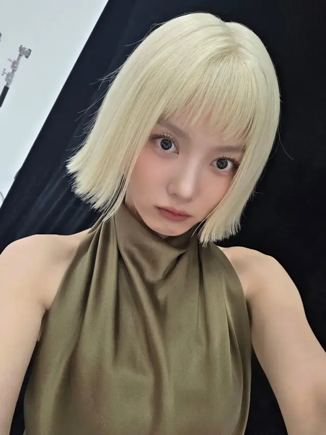 Kim Yoo Jung Tampil Manglingi dengan Rambut Blonde di Pemotretan Terbaru