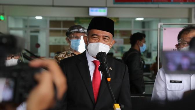 Muhadjir Effendy Tegaskan Penanganan Covid-19 Tak Bisa Dilakukan dari Belakang Meja - Vimarsana News