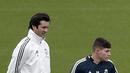 Pelatih anyar Real Madrid, Santiago Solari, memimpin sesi latihan di Valdebebas, Madrid, Selasa (30/10/2018). Santiago Solari menjadi pelatih Real Madrid menggantikan Julen Lopetegui yang dipecat. (AP/Manu Fernandez)