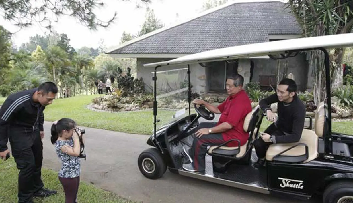 "Difoto cucu tercinta, Aira," (Foto: @SBYudhoyono)