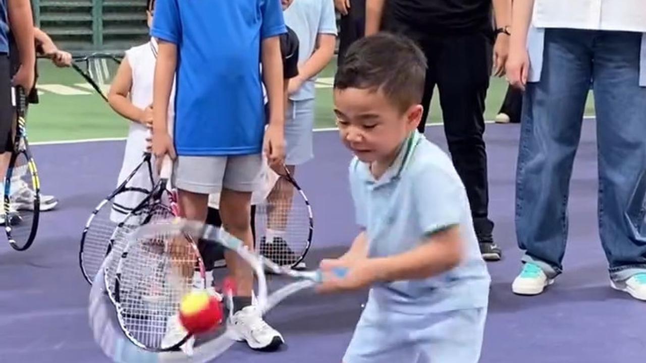 Potret Rayyanza Ikut Latihan Tenis Didampingi Nagita Slavina, Netizen: Produktif Banget