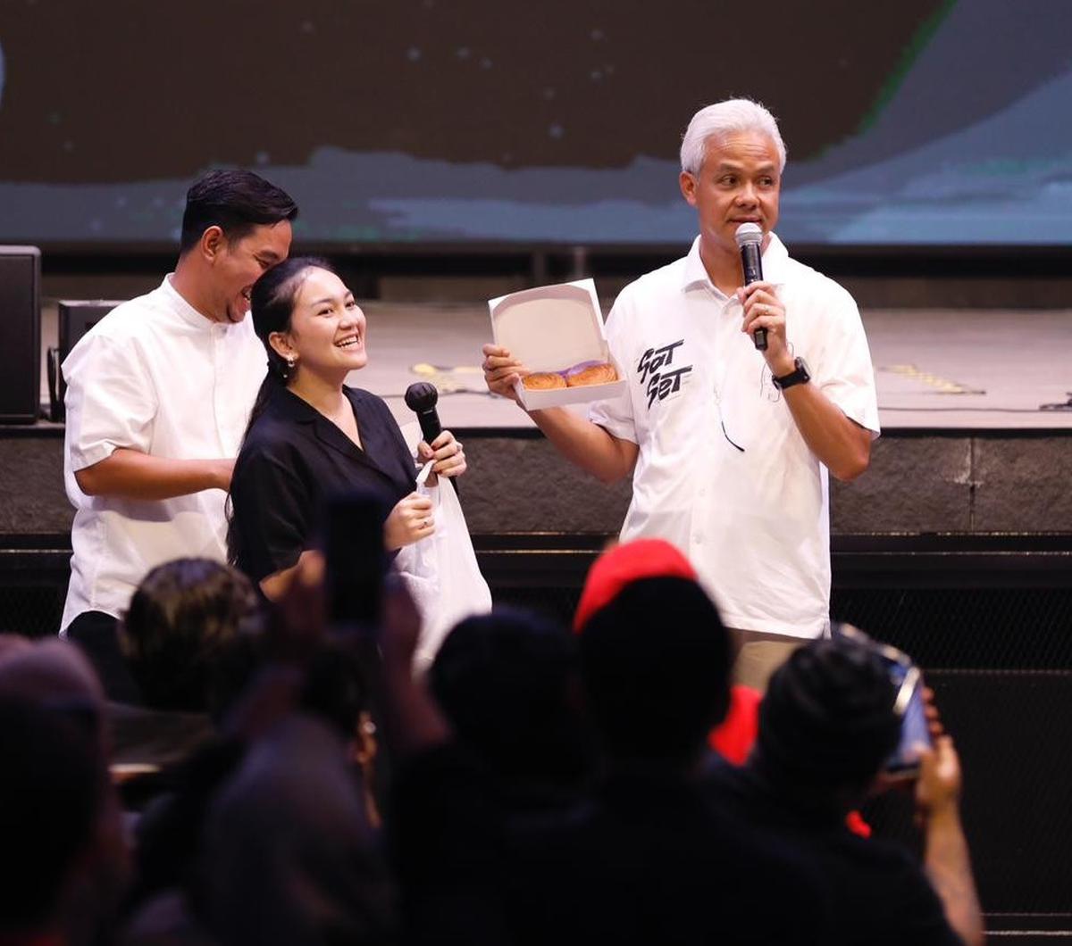 Maka dari itulah, kata Ganjar, dirinya bersama Mahfud MD mengagas program ‘Gratisin’ untuk internet gratis, super cepat, dan merata kepada pelajar.