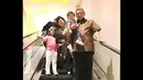 SBY dan Ibu Ani Yudhoyono tampak sedang menghabiskan waktu keluarganya bersama cucu-cucunya pada bulan Mei 2014 lalu (Istimewa/Instagram@aniyudhoyono)
