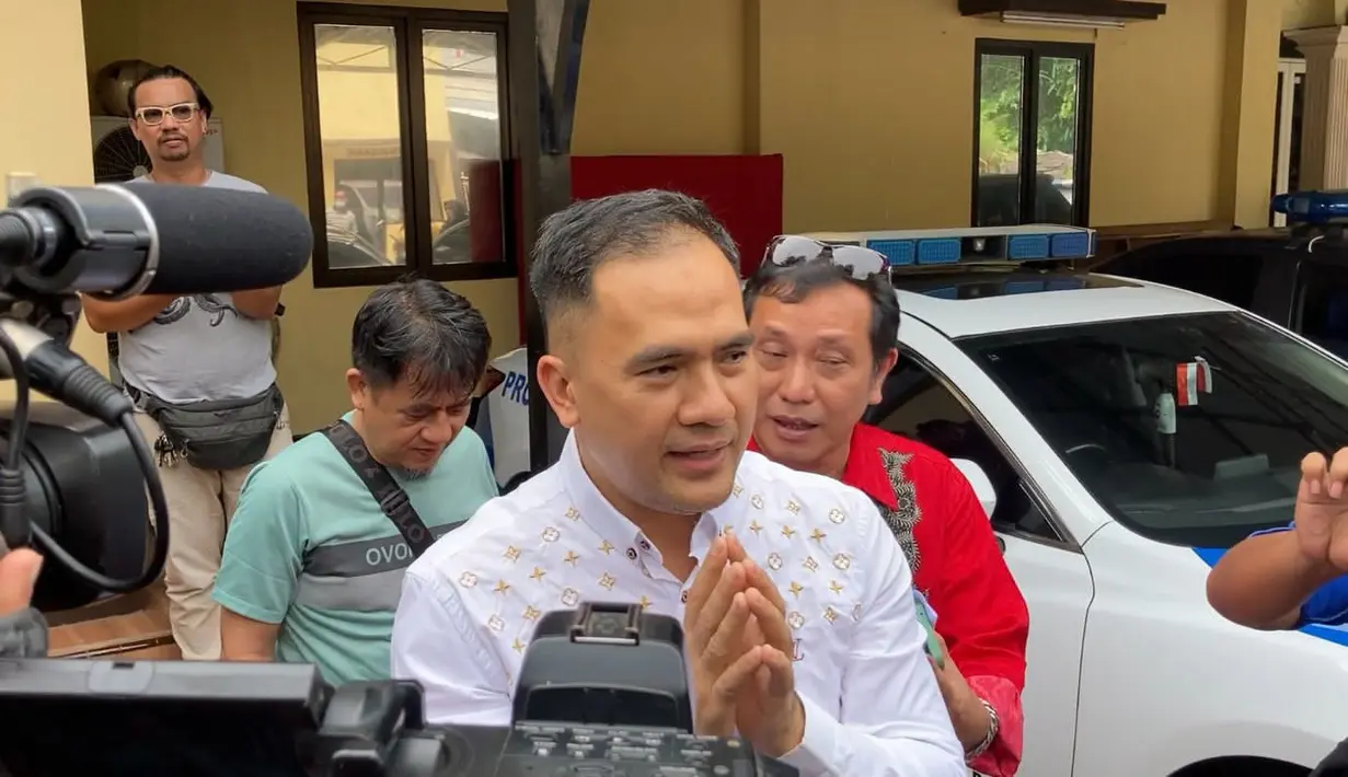 Saipul dinyatakan bebas setelah menjalani tes urine dan rambut. Ia mengaku sehat dan bisa beraktivitas lagi. [KapanLagi.com/Irfan Kafril]