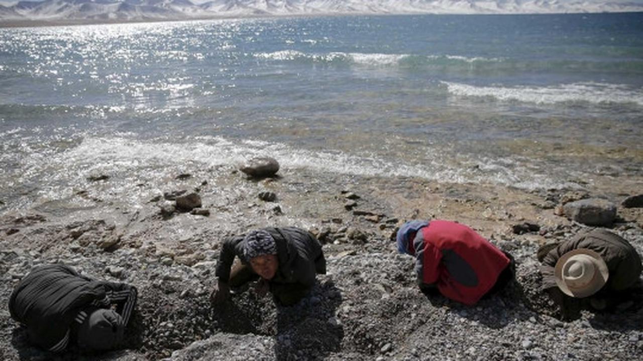 Menikmati keindahan Danau Namtso di ketinggian 4.718 mdpl