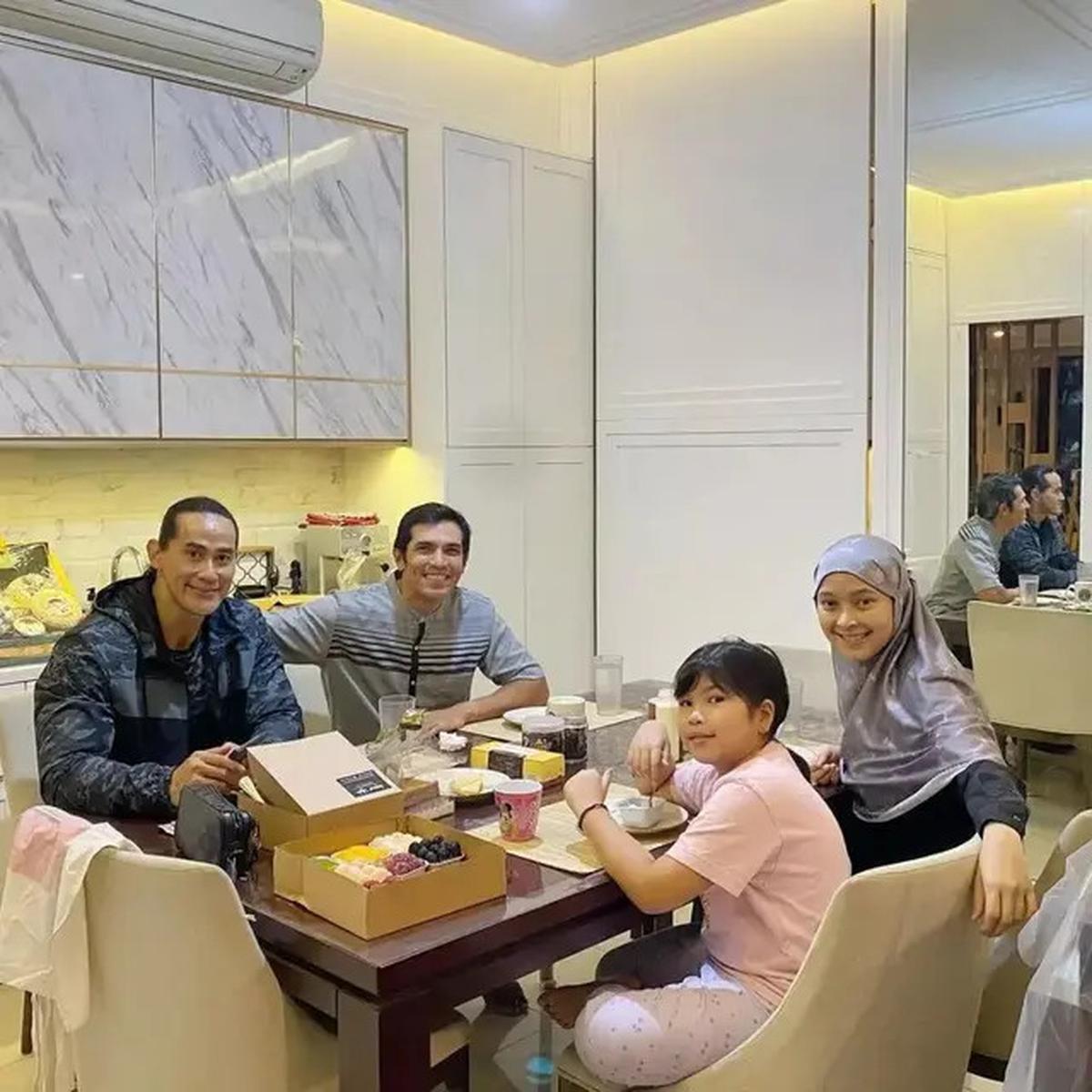 Potret Dapur Rumah Mewah dan Nyaman Adrian Maulana, Inspirasi Model Desain Modern