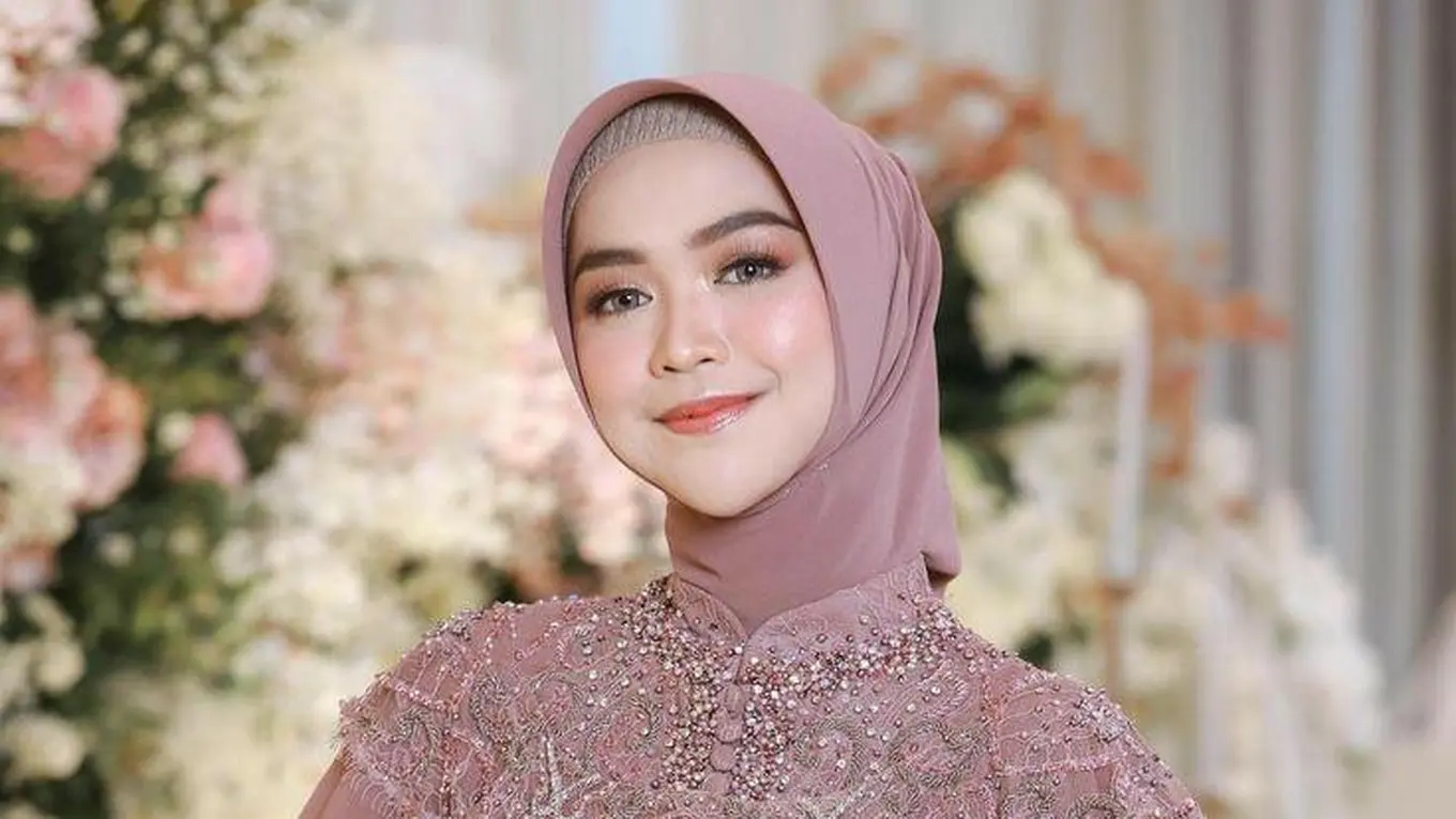 Eksplorasi Gaya Kebaya Hijab: Inspirasi dari Ria Ricis hingga Lesti