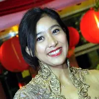 Ini kali pertama Olivia Zaliaty terlibat dalam pementasan wayang orang. Meski sulit ia tetap melakoni dengan sabar. (Liputan6.com/Panji Diksana)