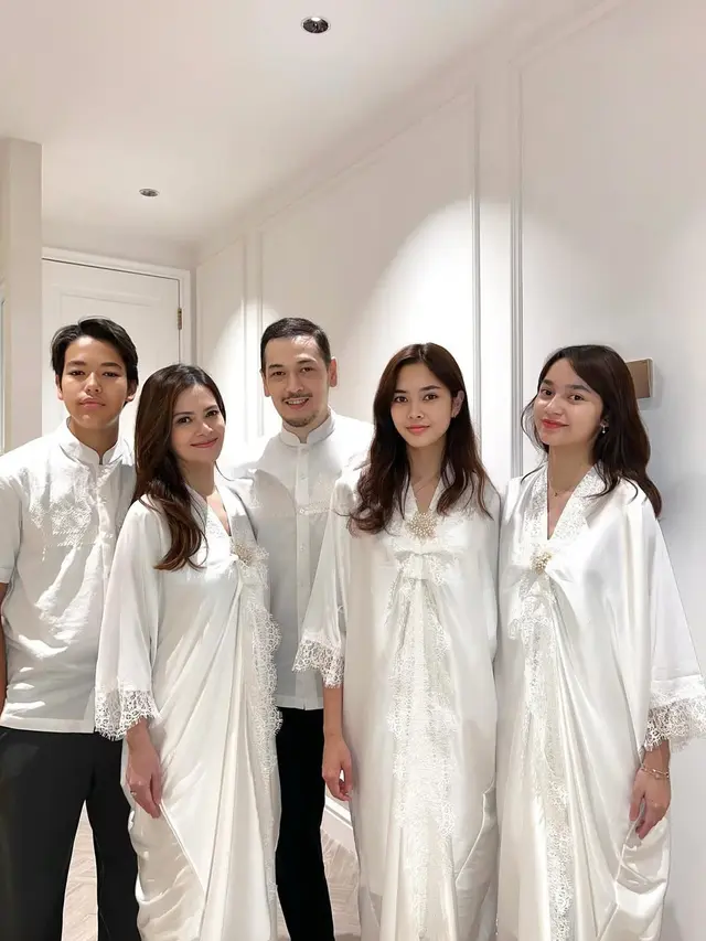 Potret Kekompakan Keluarga Cut Tari dan Richard Kevin (instagram/cuttaryofficial).