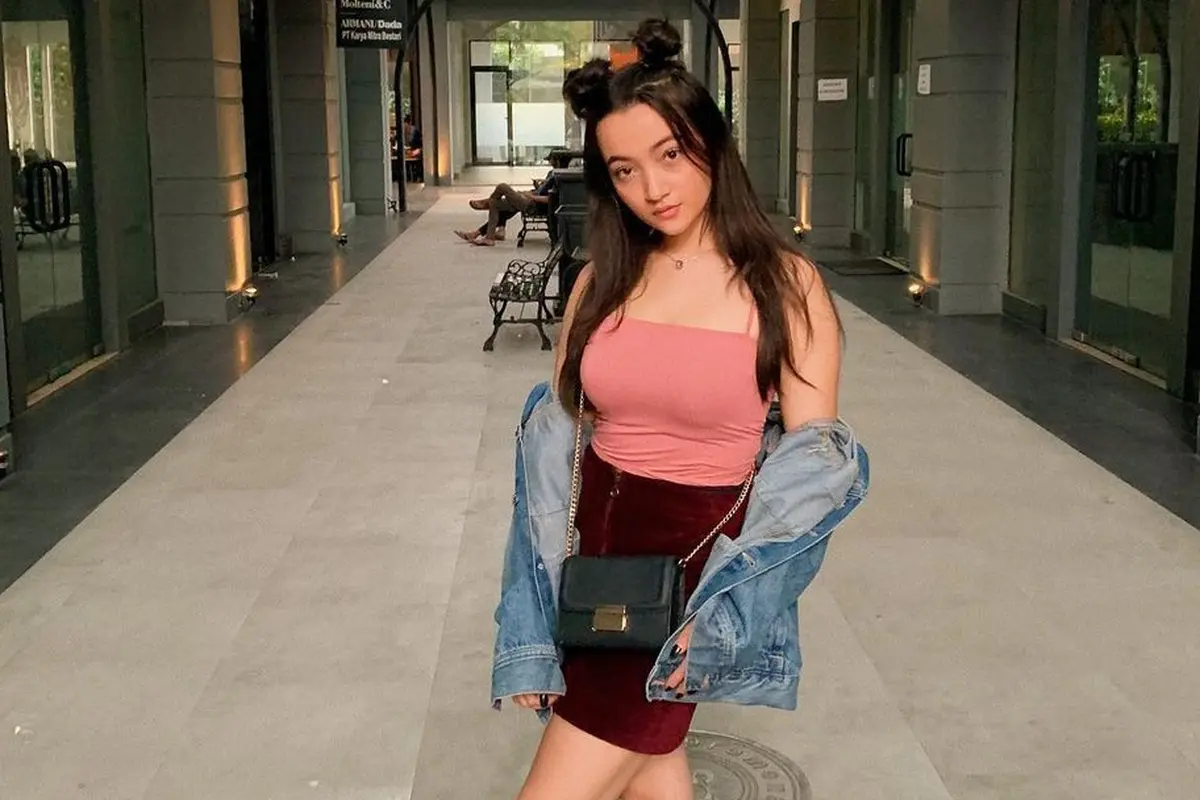 Outfit sederhana Megan Domani