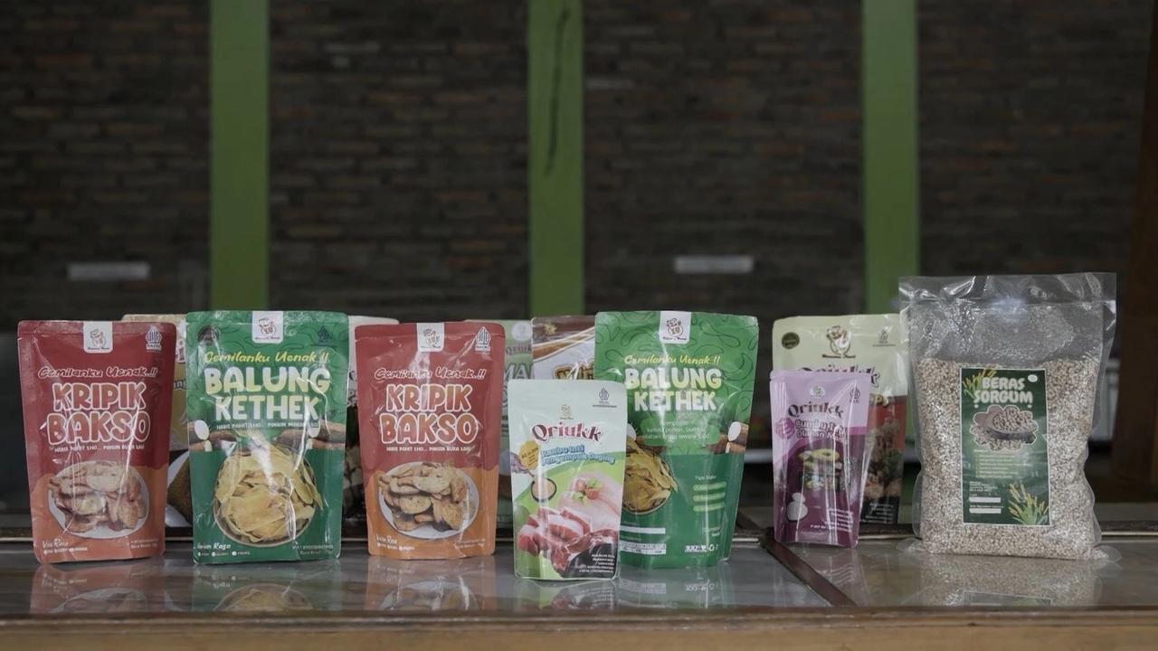 Aminah, perempuan asal Solo yang kini dikenal sebagai pemilik Iswara Food, produsen bumbu dan tepung bumbu kemasan